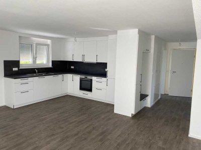 Helle 4-Zimmer-Whg mit Einbauküche und Balkon in WN-Neustadt