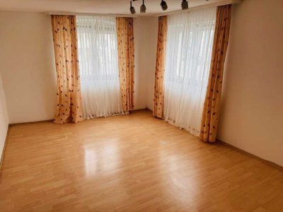 4-Zimmer-Wohnung im Weingartszentrum!!