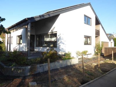 freistehendes 2 - Familienhaus, große Doppelgarage, Solar, PV, Palletheizung, Pool vorbereitet