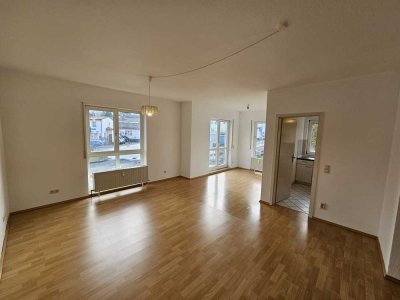 2-Zimmer-Wohnung mit Balkon und Tageslichtbad – zentral in Usingen