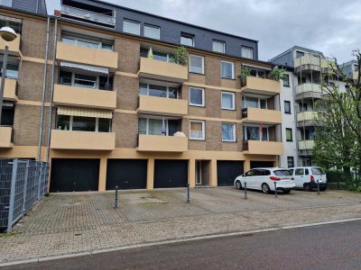 Groß, geräumig und hell mit schönem Balkon