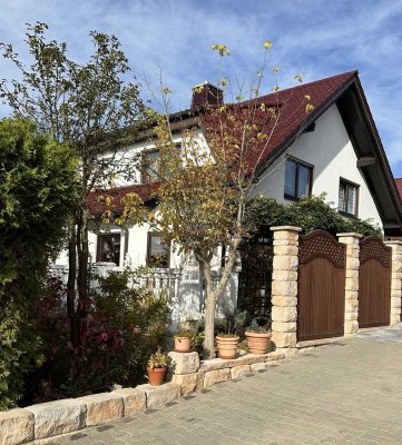 Freistehendes Einfamilienhaus in Vielau Wilhelmshöhe - Wohnfläche ca. 140 m² - Doppelgarage/Carport!