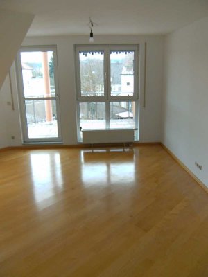 Lichtdurchflutete 2,5-Zimmer-Wohnung mit Balkon und EBK in Feucht