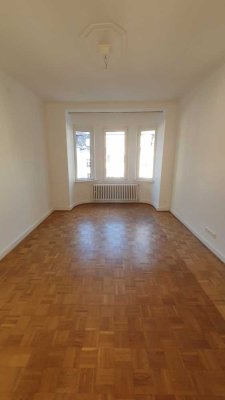 HELLE UND FREUNDLICHE WOHNUNG 3,5 Zi, 75 qm, 1. OG, RUHIGE LAGE VON PRIVAT