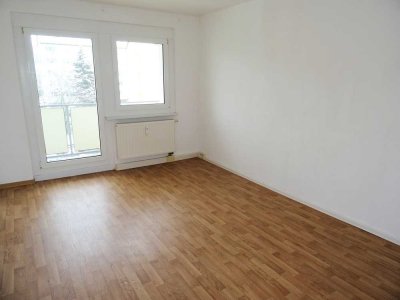 ** mit Balkon ** 3 Zimmer Wohnung in Werdau zu vermieten!!