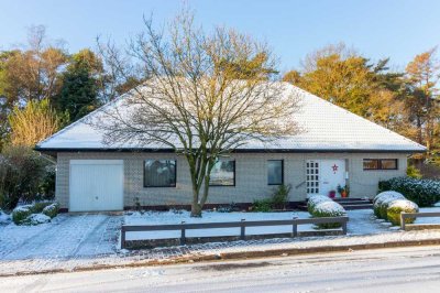 Großzügiger Winkelbungalow auf wunderschönem Grundstück direkt am Waldrand