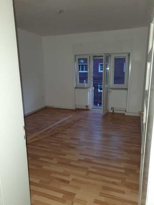 Gemütliche 2,5-Zimmer-Wohnung mit EBK & zwei Balkonen – ab 1. Februar 2025