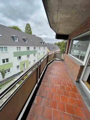 Moderne und teilmöblierte Wohnung mit Balkon und EBK ab 01.01.25