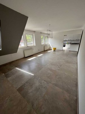 Exklusive, modernisierte 4-Zimmer-Wohnung mit EBK in Bremen-Arsten, Schuppen & Garten