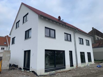 Maxdorf, Neubau einer attraktiven DHH mit ca. 133 m² Wfl, 291 m² Areal, perfekte Südwest-Ausrchtungi