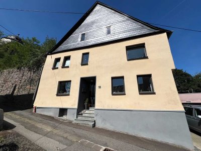 Top-Gelegenheit! Großzügiges, gepflegtes Einfamilienhaus in Gemünden/Hunsrück zu verkaufen.