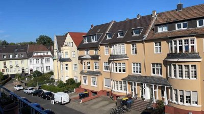 Exklusive, sanierte 3-Zimmer-Wohnung mit Balkon und Einbauküche in Köln