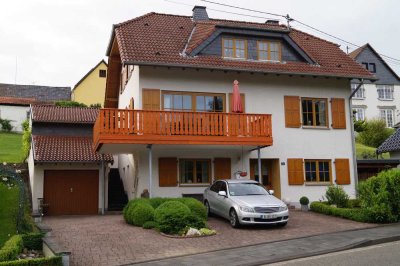 Gepflegtes 6-Zimmer-Haus mit Einbauküche in Bruchhausen. Perfekt für die Familie.