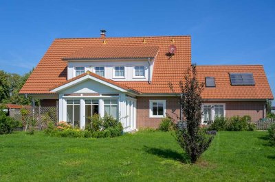 Liebevoll gestaltetes neuwertiges Haus mit Anbau mit riesigem Garten - Wohnen und Arbeiten