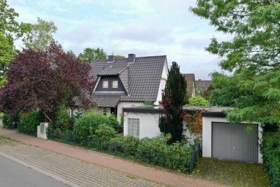 Charmantes Einfamilienhaus mit Garage und Nebengebäude – bereit zur Renovierung!