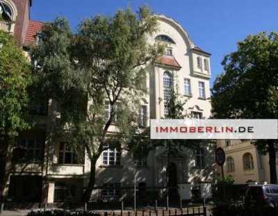 IMMOBERLIN.DE – Toplage! Exquisite Altbauwohnung mit Balkon, Loggia + Pkw-Stellplatz