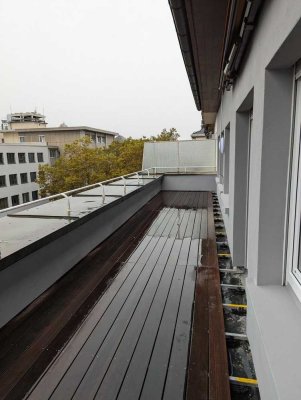 Komplett neu renovierte Dachgeschosswohnung mitten in der City