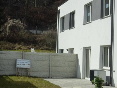 Linz-Süd: NEUER PREIS! Bezugsfertig! Mittelreihenhaus, 4 Zimmer, ca. 100m² Wohnfläche, pflegeleichter Garten, inkl. Carportabstellplatz.