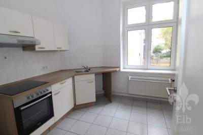 Altbaucharme in schicker 2 Raum Wohnung mit Einbauküche in Stadtfeld-Ost