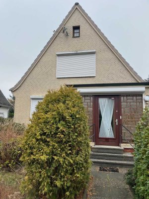 Schenefeld. Einfamilienhaus sucht Handwerker