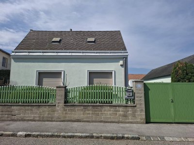 PROVISIONSFREI! Lichtenwörth: Schöner Bungalow mit tollem Wintergarten, Garage und Nebengebäude in ruhiger Lage