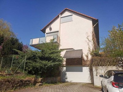 Interessantes Mehrfamilienhaus mit zusätzlichem Bauplatz und Aussicht in Schwäbisch Gmünd- Rechberg