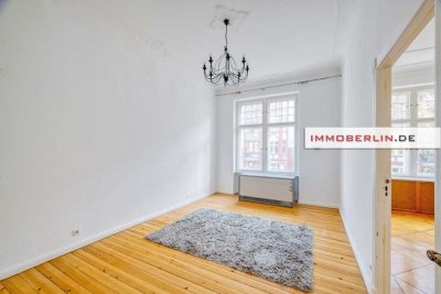 IMMOBERLIN.DE - Schöne Lage! Großzügige Stuck-Altbauwohnung mit ruhiger Loggia