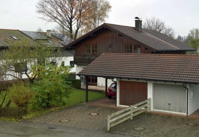 Exklusive 3-Zimmer-Dachgeschosswohnung mit Balkon in Stephanskirchen