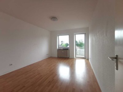 Helle 2-Zi.-Wohnung mit Balkon, 3. OG, Baumberg, leerstehend