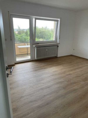 Wunderschöne 2-Zimmerwohnung, mit Balkon, Küche kann übernommen werden.