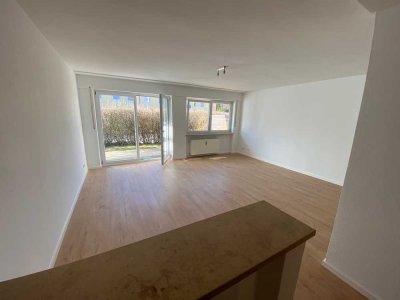 Von Privat: Schöne, teilsanierte, gemütliche 1,5 Zimmer Wohnung mit Südterrasse und kleinem Garten.