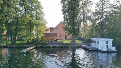 Ihr neues Zuhause in der Intelligenzsiedlung am Wasser mit Boot, Sauna, Kamin