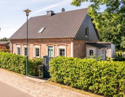 Villa Mühlenblick - Traumhaft leben in Wassernähe mit eigenem Pool