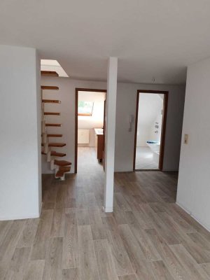 2 Zimmer Maisonette Wohnung mit Einbauküche im Dachgeschoss