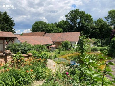 Gepflegte Dachgeschosswohnung mit gemeinsam nutzbaren Schwimmteich und großem Garten !