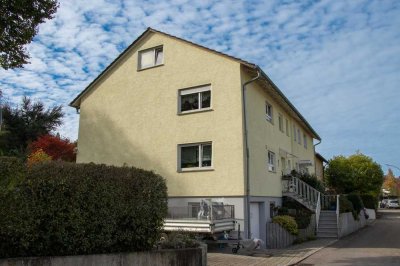 Gepflegte Doppelhaushälfte mit großem Garten, Garage und zwei PKW-Stellplätzen