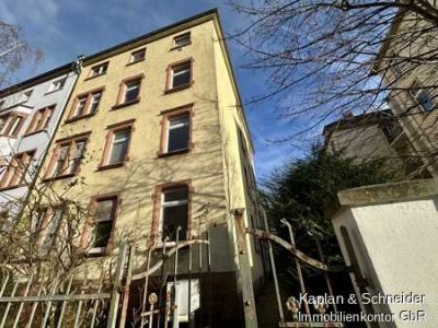 2 Zimmer Altbau-Wohnung im Gallus zum Renovieren