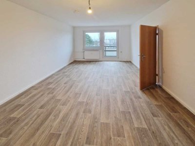 **FRISCH RENOVIERT**3-Zimmer-Wohnung // Balkon // Bad mit Wanne // ab sofort