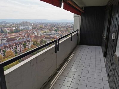 3-Zimmer-Wohnung am Rande der Innenstadt mit Weitblick nach West und Ost (große Loggia)