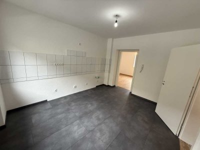 Teilsanierte und renovierte 2 Zimmer Wohnung in ruhiger Gegend in Alsdorf Hoengen