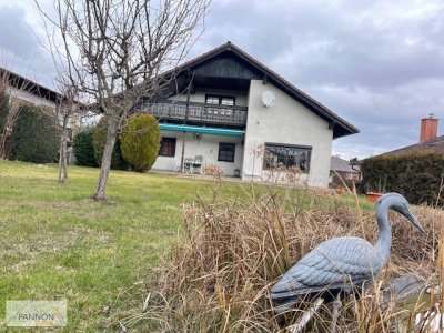 Sehr gepflegtes Wohnhaus mit pflegeleichtem Garten in ruhiger Lage