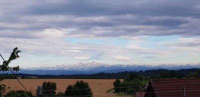 3,5-Zimmer-Wohnung mit Balkon, Schwedenofen, EBK und Alpenblick