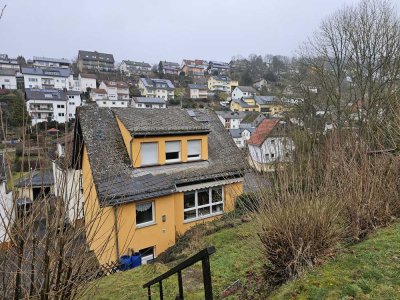 Gemütliches Einfamilienhaus mit großem Ackerland in ruhiger Lage von Bad Schwalbach-Ramschied