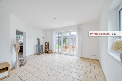 IMMOBERLIN.DE - Fantastisches Einfamilienhaus mit Südterrasse in ländlicher Lage nahe Wald & See