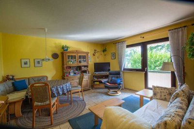 Ruhige Hochparterrewohnung mit Balkon und Gartenblick in Kirchham