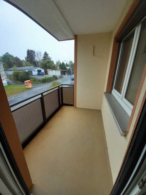 44001 - Helle 4-Zimmer-Wohnung mit Balkon und Garage