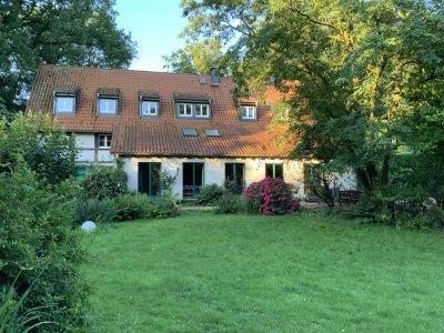 Wohnen in einem Fachwerk-Resthof in ökologisch und klimaresistent gestalteter Landschaft