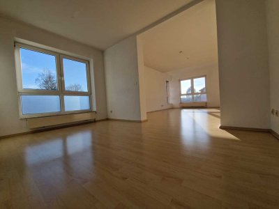 Schöne, helle, geräumige 3-Zimmer-Whg, Südbalkon, zentral in Achim