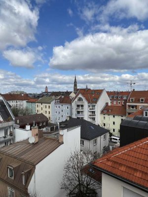 Sportliche 3-Zimmer-Dachgeschoss-Wohnung in charmantem Altbau mit großzügiger Wohnküche