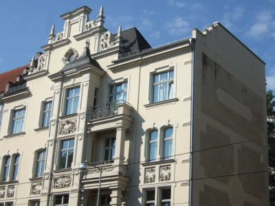 Wohnen im Kulturdenkmal - Stuck - historische Dielenböden - Marmorbad